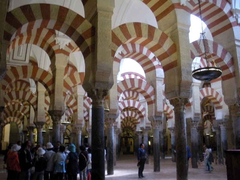 Cordoba, de Mezquita waar we in de kathedraal de mis zongen.jpg -                                